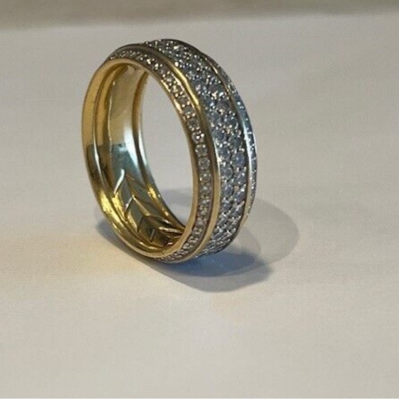 Elegant 18k Gold and Natural Diamond Ring - Picture 1 of 4
